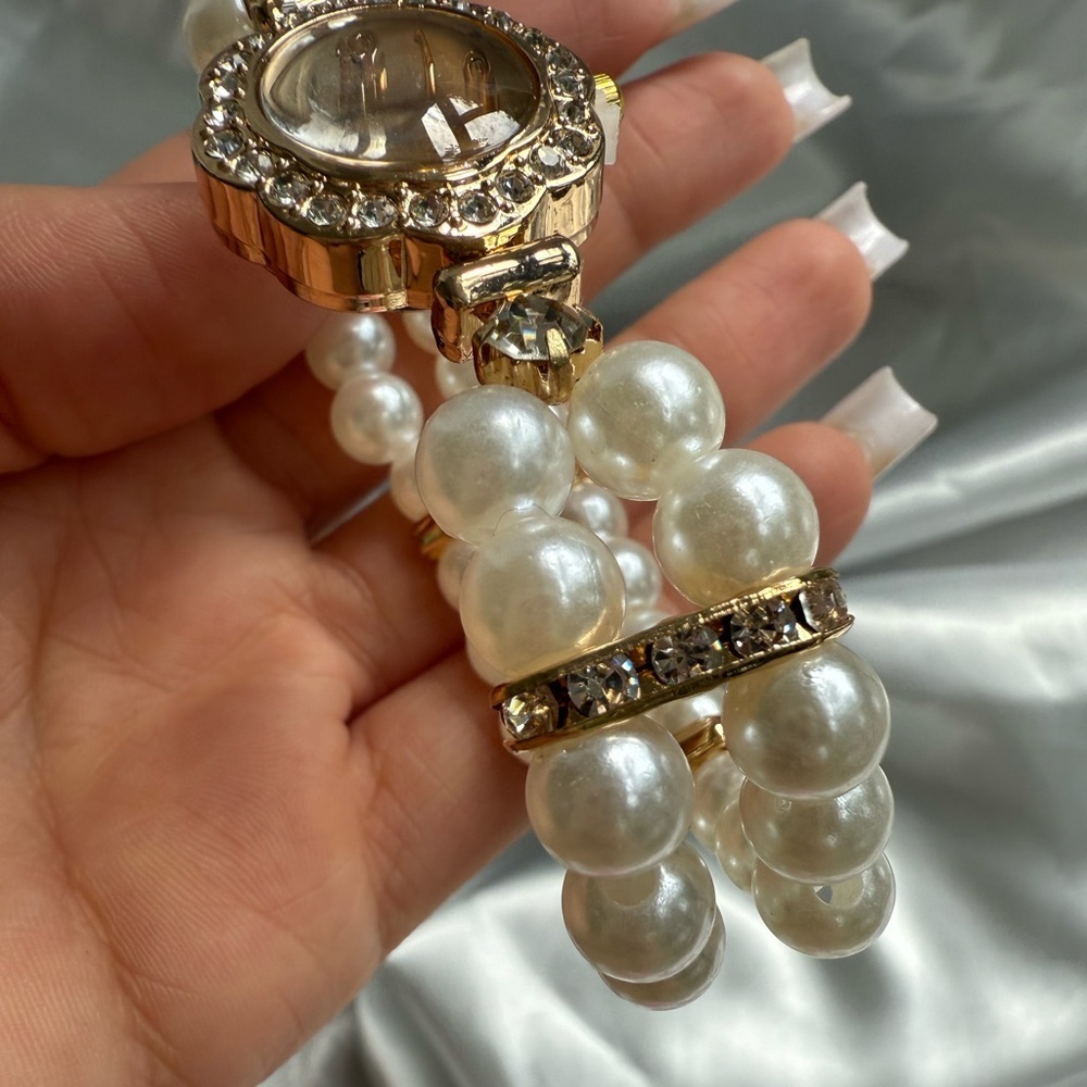 Lux watch Stainless steel
Panther’s watch
Pearl and diamond - Picture 4 of 11